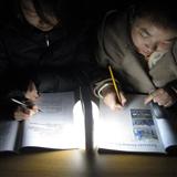 *支援贫困非洲儿童读书便携式太阳能台灯