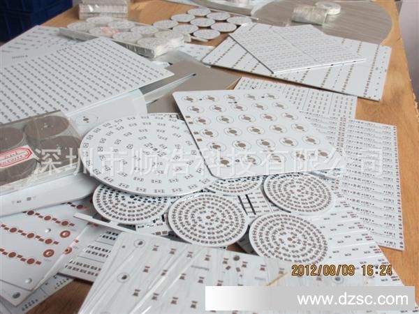 深圳厂家大批量生产5630日光灯铝基板线路板