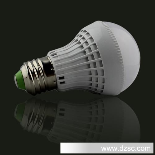 质保两年生产销售5WLED节能灯泡高亮塑料led家居照明球泡灯