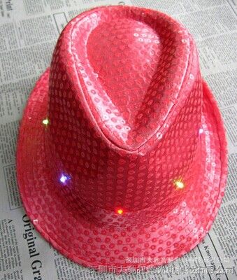 供应LED七彩色闪光灯爵士帽 荧光色亮片帽礼帽 深圳LED发光机芯
